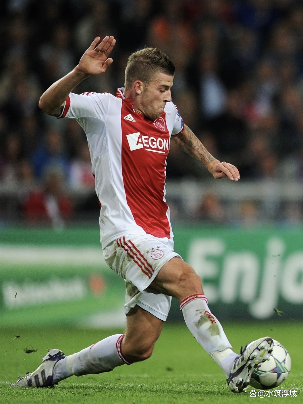 关于荷甲转会期走向成谜，里昂止住颓势，赛场秩序良好，球探报告显示潜力的信息-爱游戏娱乐