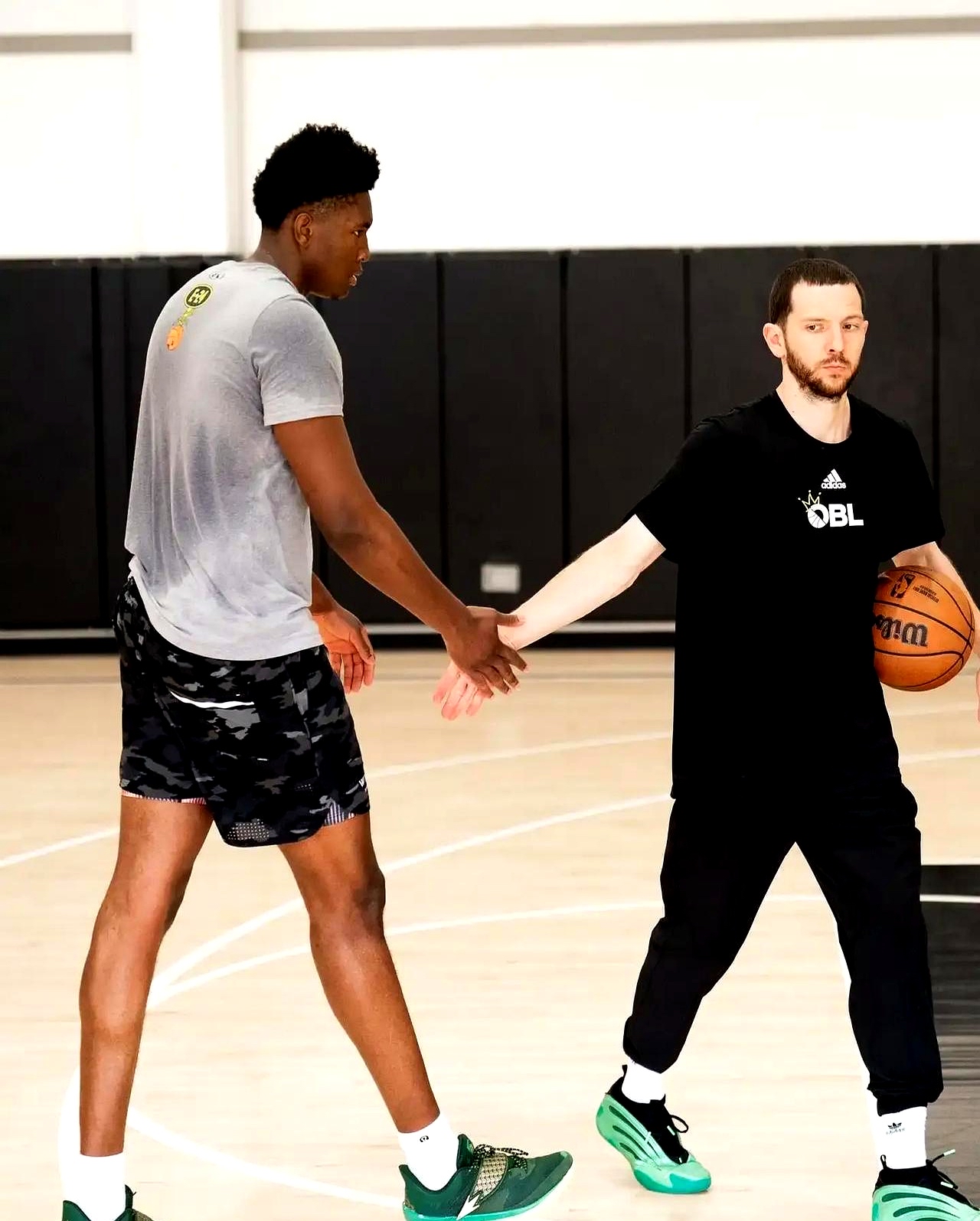 休斯敦火箭窗口期遗憾出局，志在NBA季后赛名次提升，压力陡增，赛程密集仍需轮换-爱游戏平台