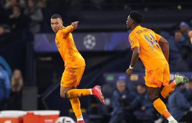 赛地聚焦：NBA季后赛赛前热度飙升；曼城战术微调；引发热议；资深球员宣示担当的简单介绍