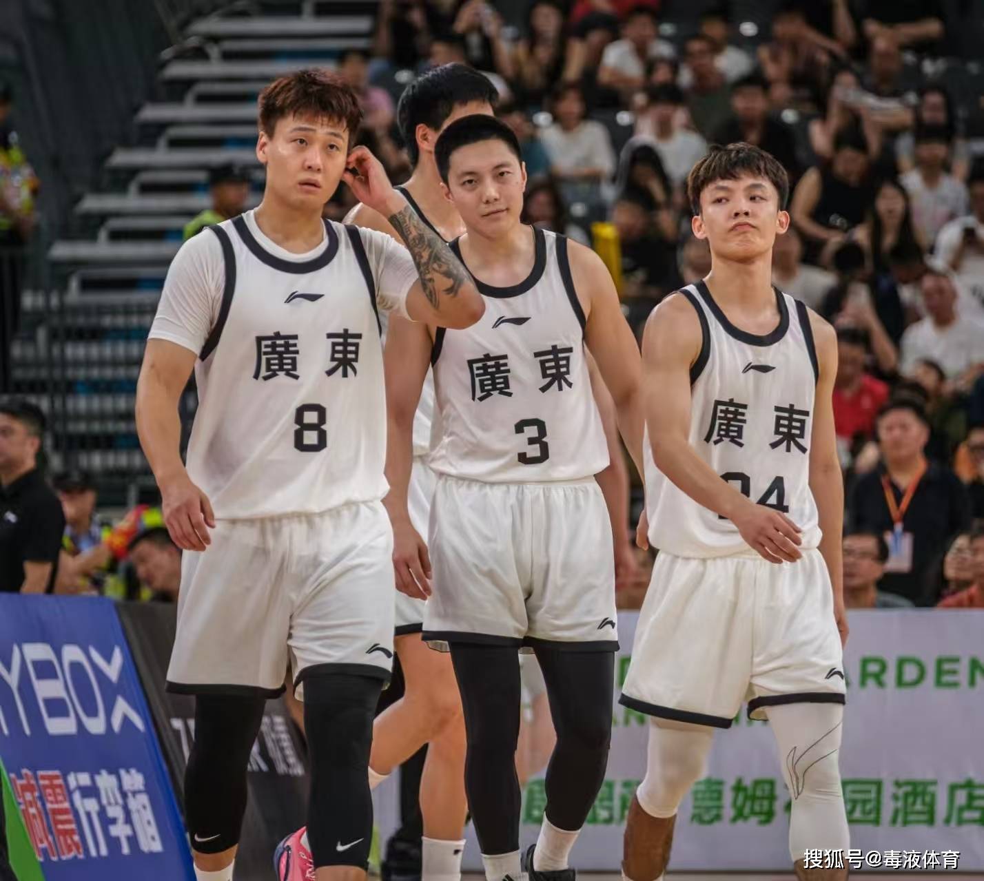 集结日体能课后;广东宏远遗憾出局备战CBA季后赛;信心回归;年轻球员得到机会的简单介绍 集结日体能课后;广东宏远遗憾出局备战CBA季后赛;信心回归;年轻球员得到机会的简单介绍